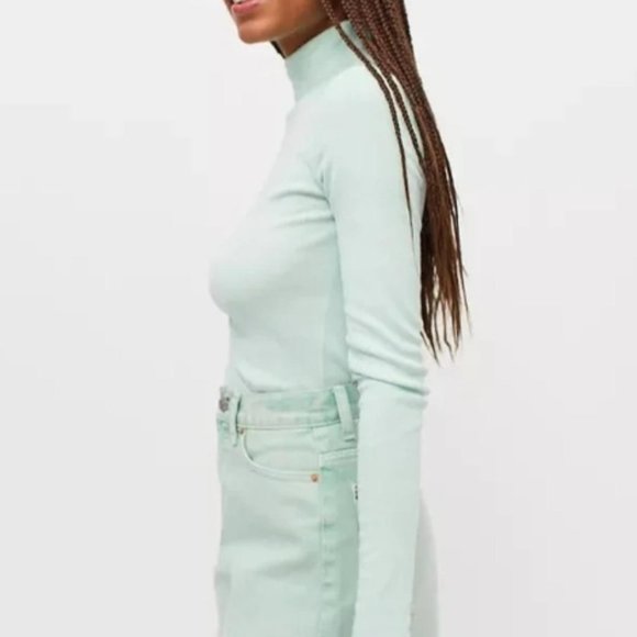 BDG Autumn Turtleneck Size Mint Medium - Picture 3 of 4